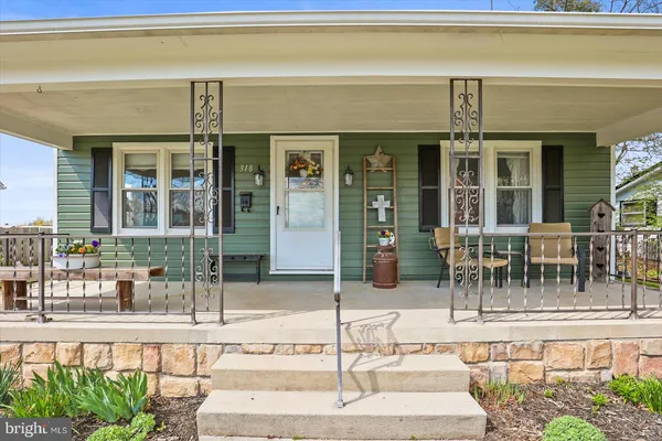 $260,000 | 318 West High Street, New Oxford, PA 17350