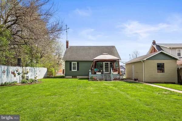 $260,000 | 318 West High Street, New Oxford, PA 17350