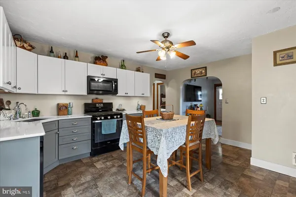 $260,000 | 318 West High Street, New Oxford, PA 17350