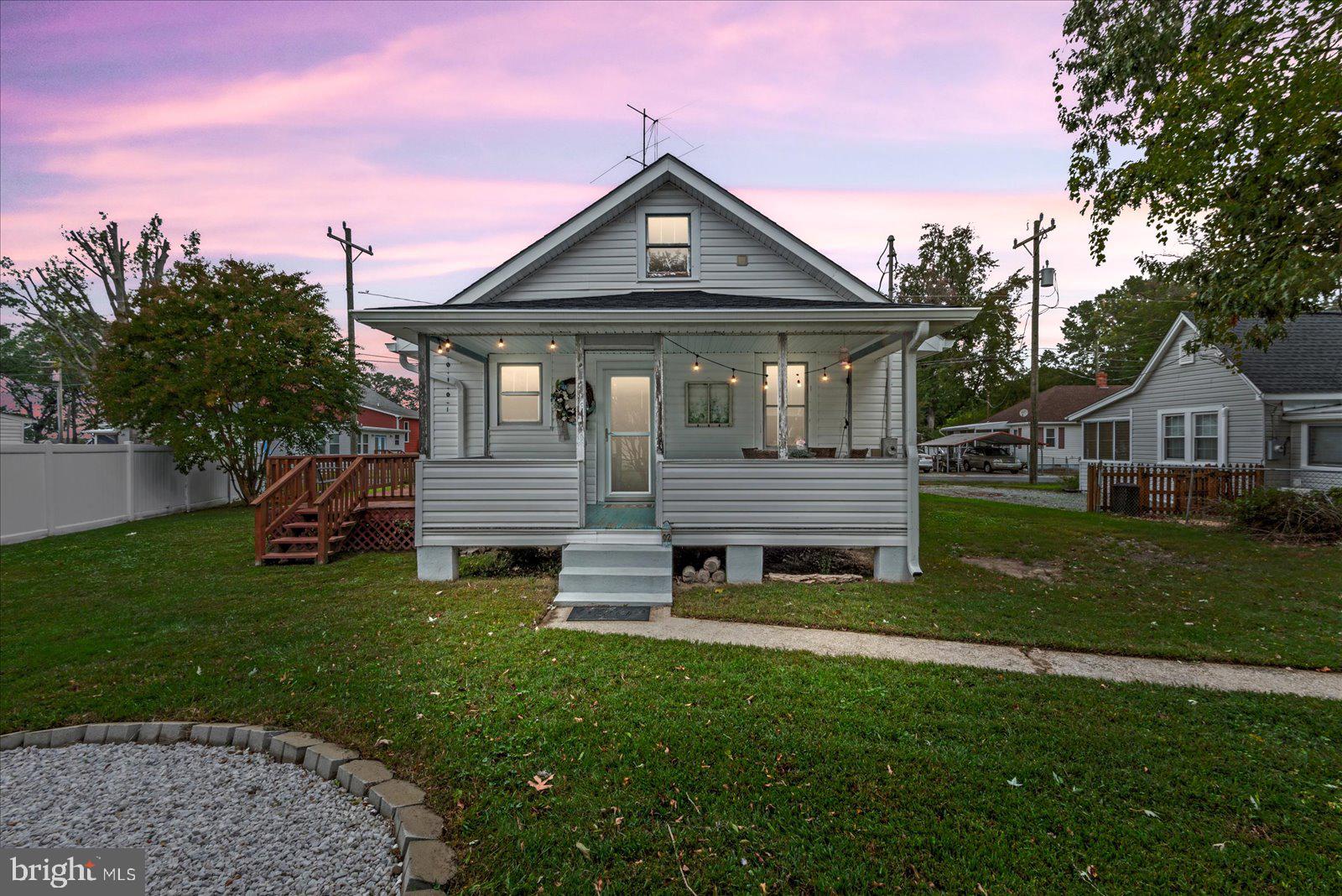 314 Lafayette Street Colonial Beach, VA 22443 - Photo 25 of 41 a front view of a house with a garden