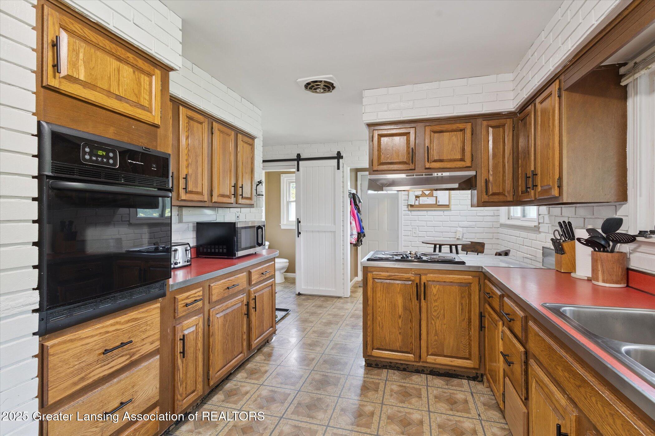 927 Dryer Farm Road Lansing, MI 48917 - Photo 13 of 37 13-927-Dryer-Farm-Rd-Lansing-MI-48917-Wi