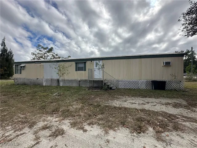 $995 | 7945 Hart Drive, North Fort Myers, FL 33917