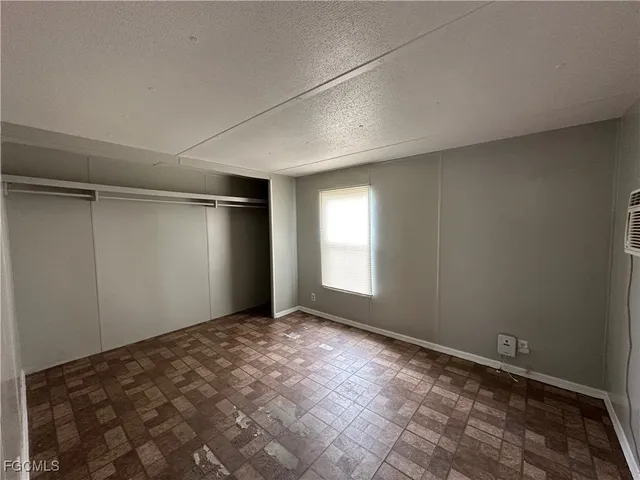 $995 | 7945 Hart Drive, North Fort Myers, FL 33917