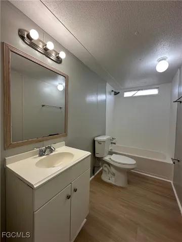 $995 | 7945 Hart Drive, North Fort Myers, FL 33917