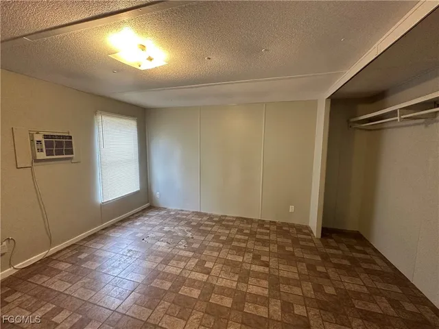 $995 | 7945 Hart Drive, North Fort Myers, FL 33917