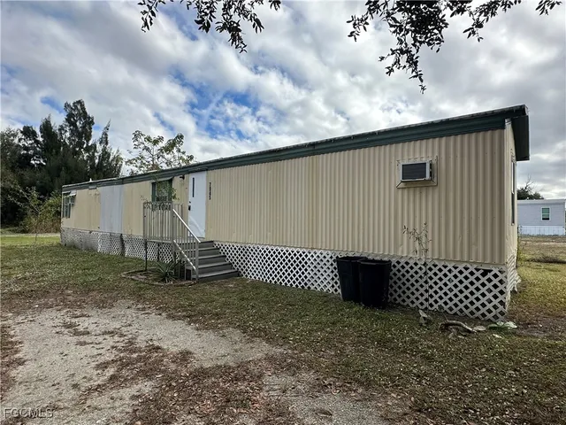 $995 | 7945 Hart Drive, North Fort Myers, FL 33917