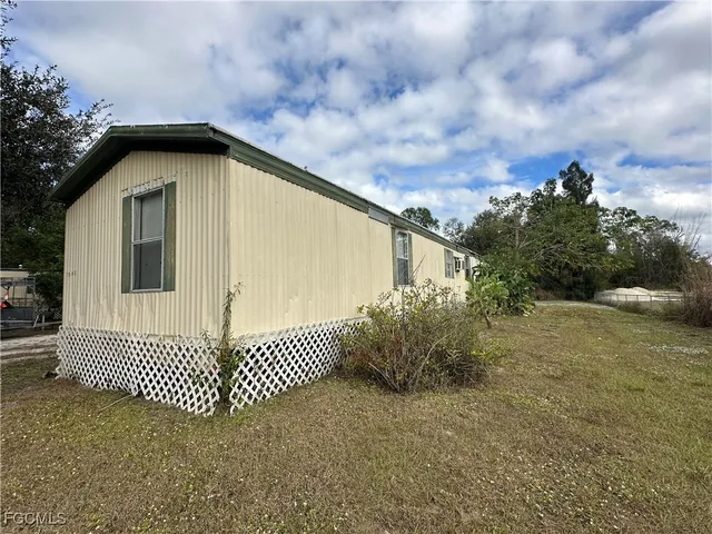 $995 | 7945 Hart Drive, North Fort Myers, FL 33917