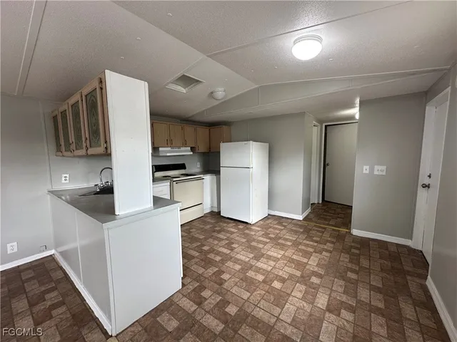 $995 | 7945 Hart Drive, North Fort Myers, FL 33917