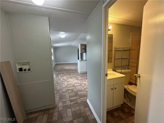 $995 | 7945 Hart Drive, North Fort Myers, FL 33917