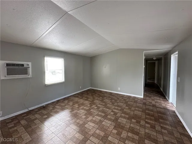 $995 | 7945 Hart Drive, North Fort Myers, FL 33917