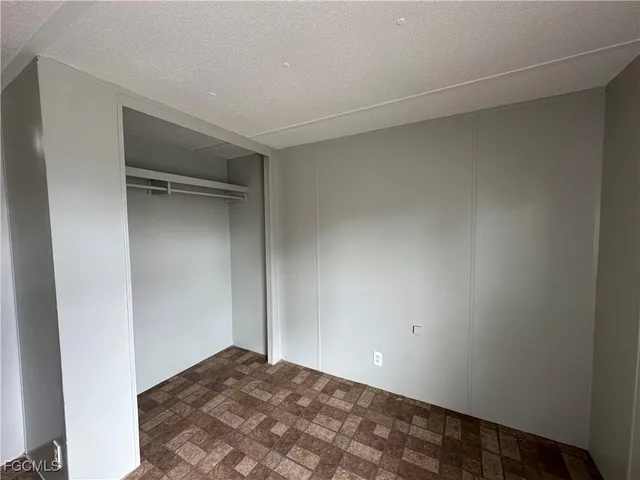 $995 | 7945 Hart Drive, North Fort Myers, FL 33917