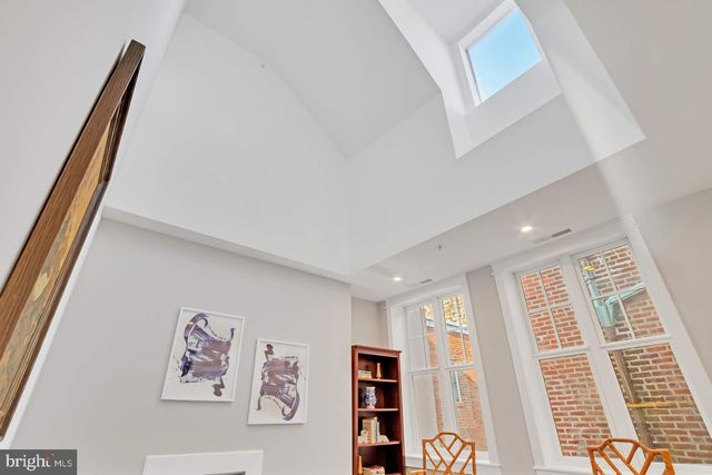 $600,000 | 521 Pine Street, Unit 3, Philadelphia, PA 19106