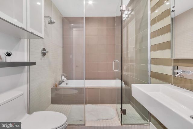 $600,000 | 521 Pine Street, Unit 3, Philadelphia, PA 19106