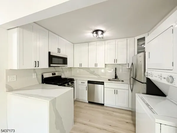 $229,000 | 135 Falcon Ridge Way North, Hamburg, NJ 07419