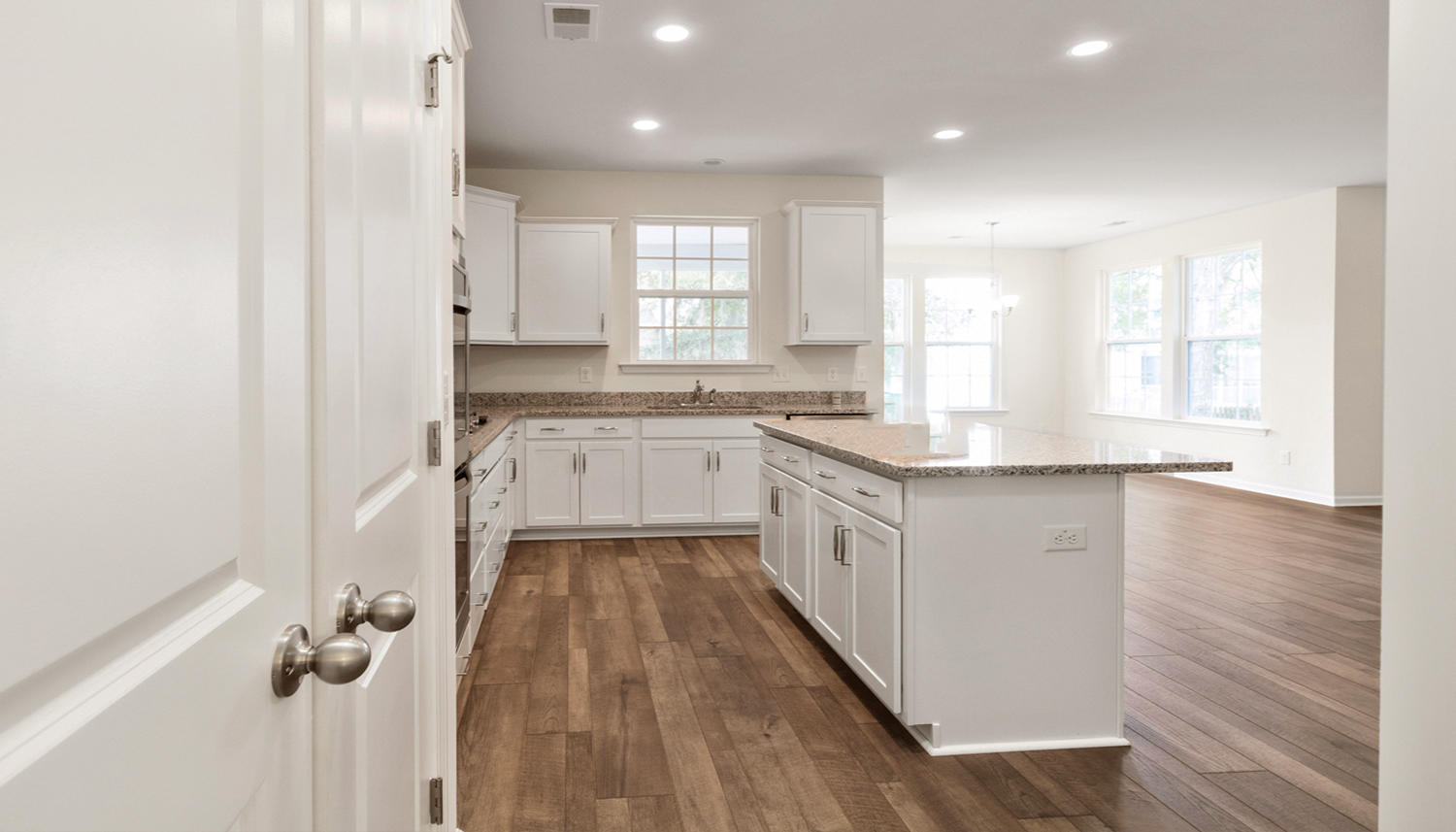 110 Ashley Bluffs Road Summerville, SC 29485 - Photo 4 of 46 110 Ashley Bluffs Rd Kitchen