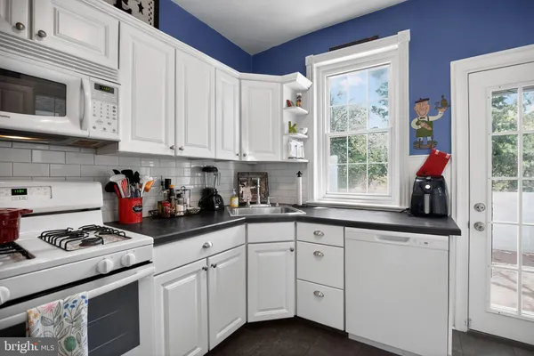 $424,900 | 132 East Hartwell Lane, Philadelphia, PA 19118