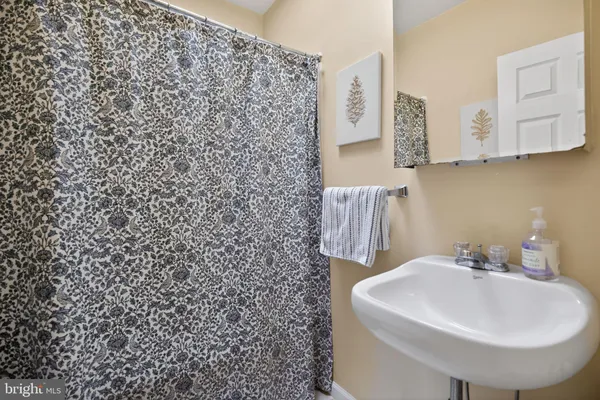 $424,900 | 132 East Hartwell Lane, Philadelphia, PA 19118