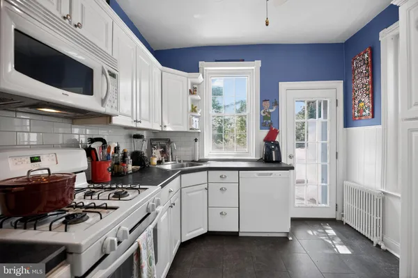 $424,900 | 132 East Hartwell Lane, Philadelphia, PA 19118