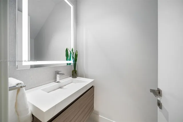 $5,895,000 | 3670 Avocado Avenue, Miami, FL 33133