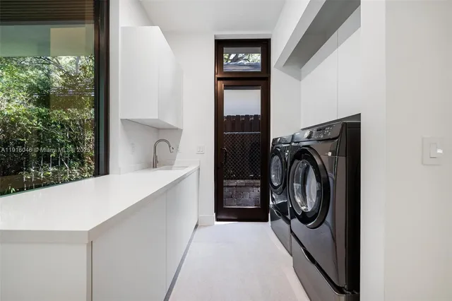 $5,895,000 | 3670 Avocado Avenue, Miami, FL 33133