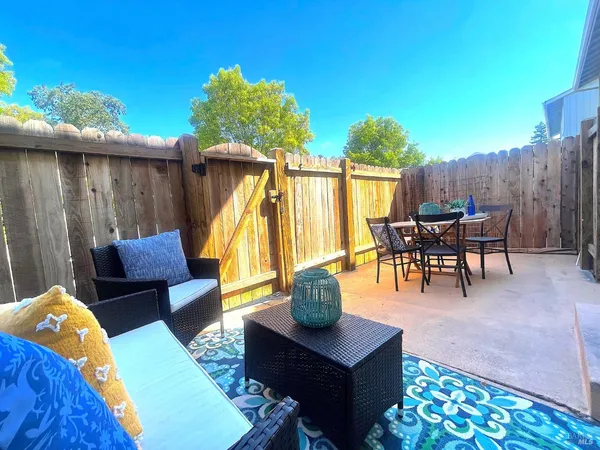 $438,000 | 1422 North Oak Street, Calistoga, CA 94515