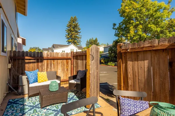 $438,000 | 1422 North Oak Street, Calistoga, CA 94515