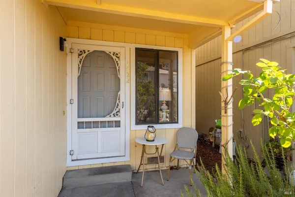 $438,000 | 1422 North Oak Street, Calistoga, CA 94515