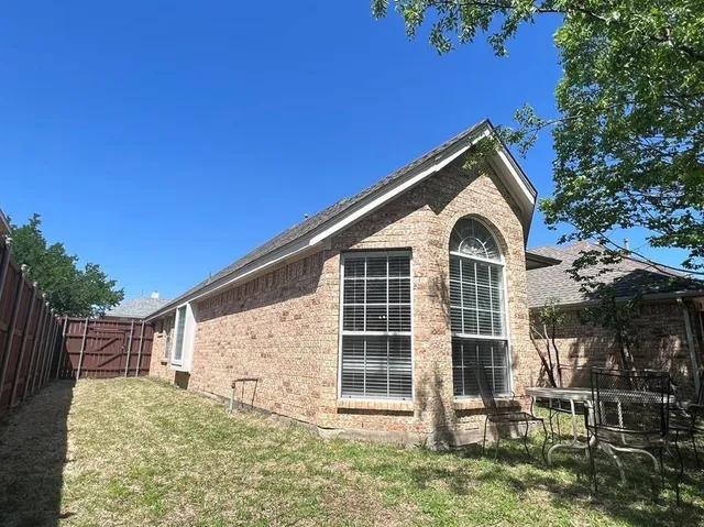 a blue bench sitting in front of a building