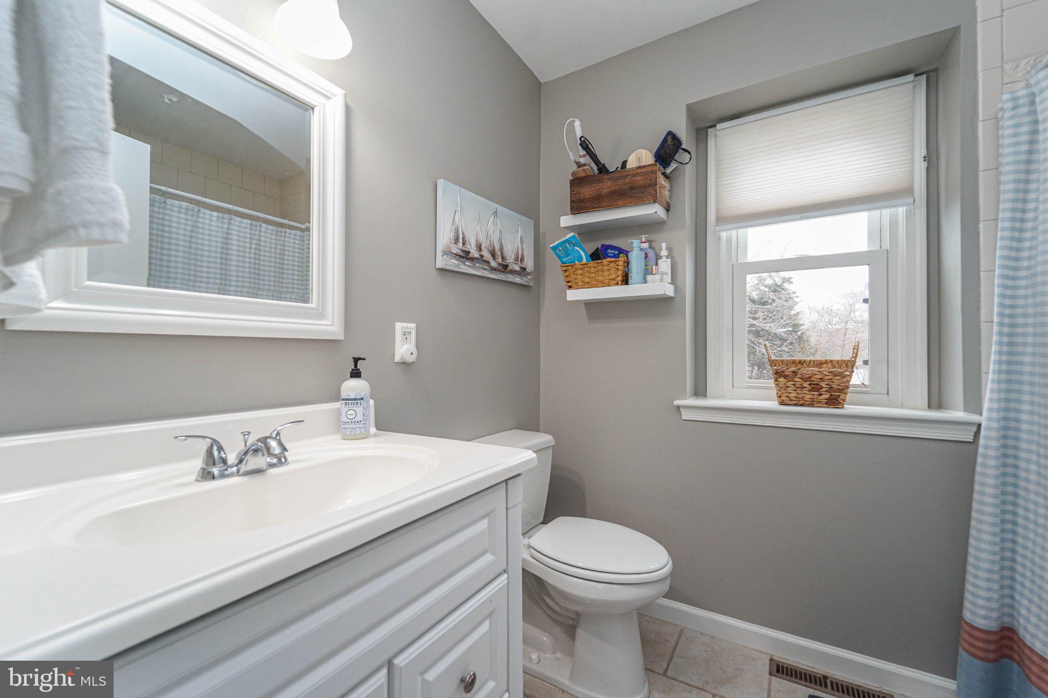 211 Queen Anne Road Stevensville, MD 21666 - Photo 31 of 33 Modern bathroom with serene decor.