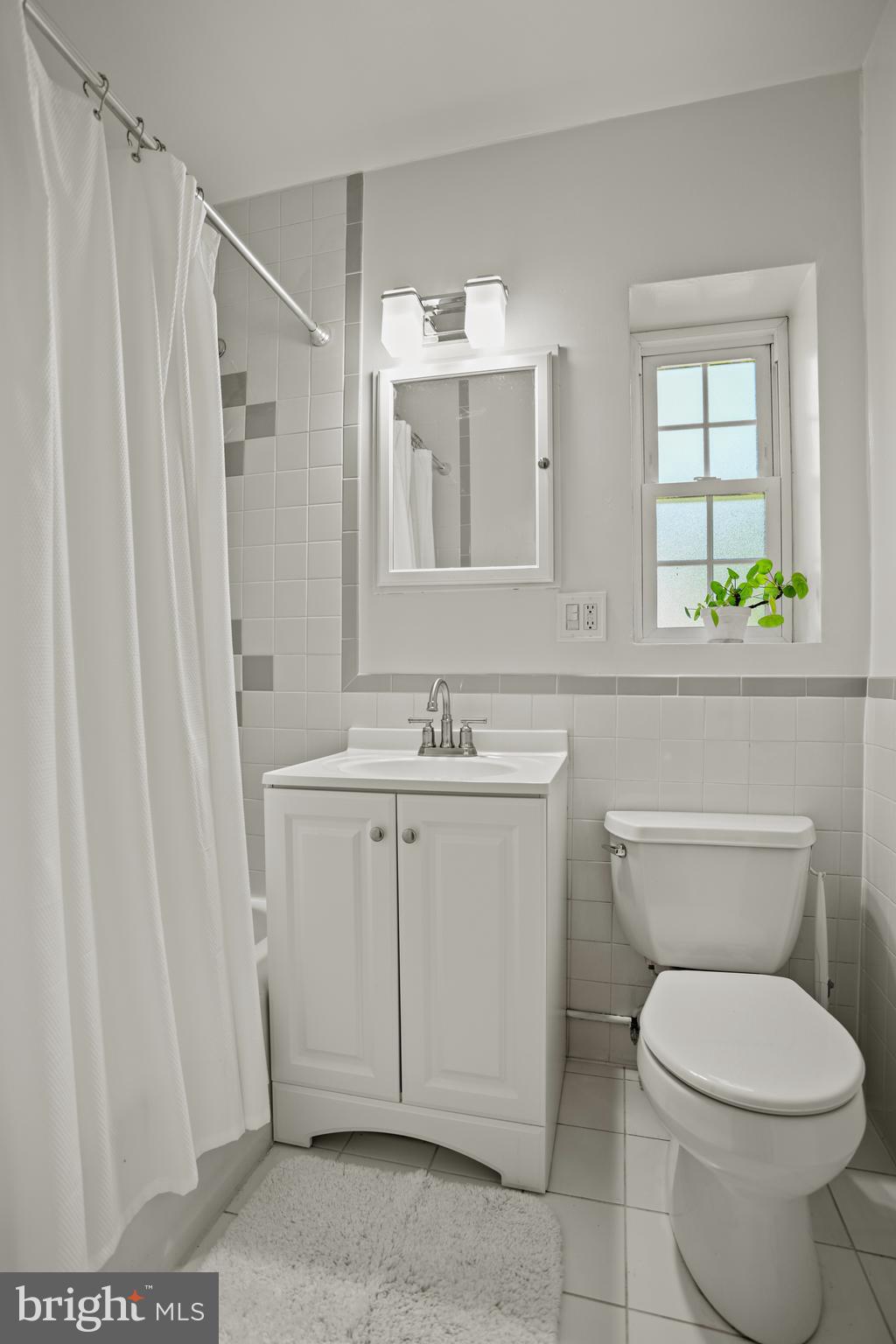 3613 Gunston Road Alexandria, VA 22302 - Photo 12 of 20 a bathroom with a toilet sink and mirror