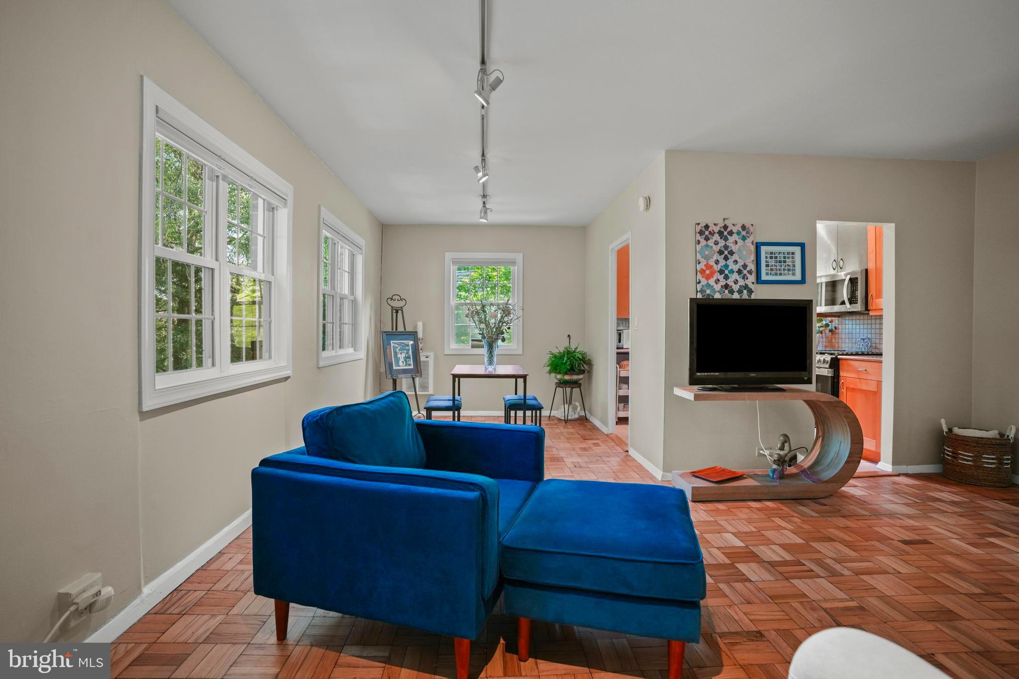 3613 Gunston Road Alexandria, VA 22302 - Photo 6 of 20 a living room with furniture and a flat screen tv