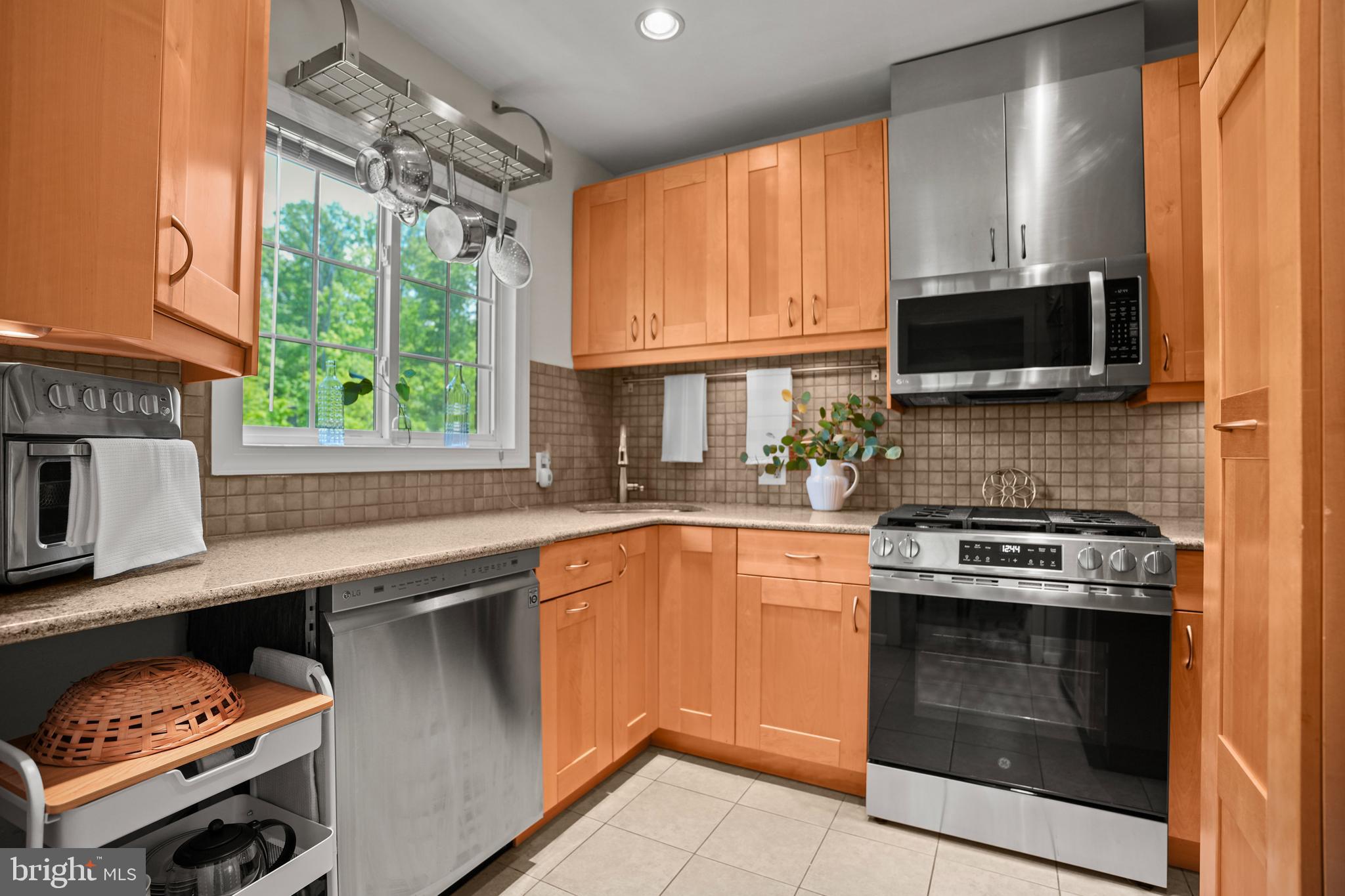 3613 Gunston Road Alexandria, VA 22302 - Photo 9 of 20 a kitchen with a stove and a microwave