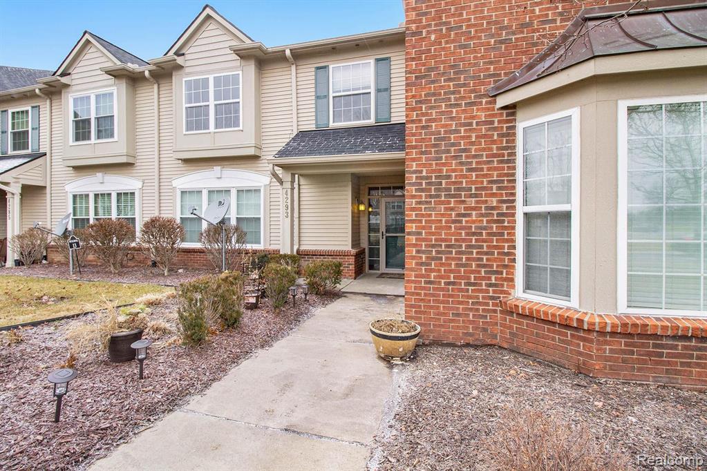 4293 Hampton Ridge Boulevard Howell, MI 48843 - Photo 2 of 13