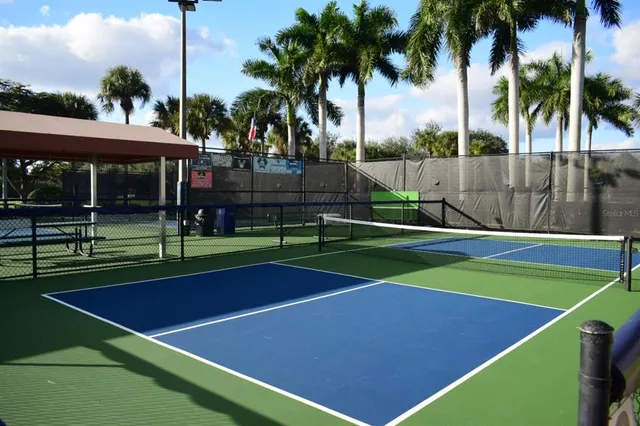 a view of a tennis court