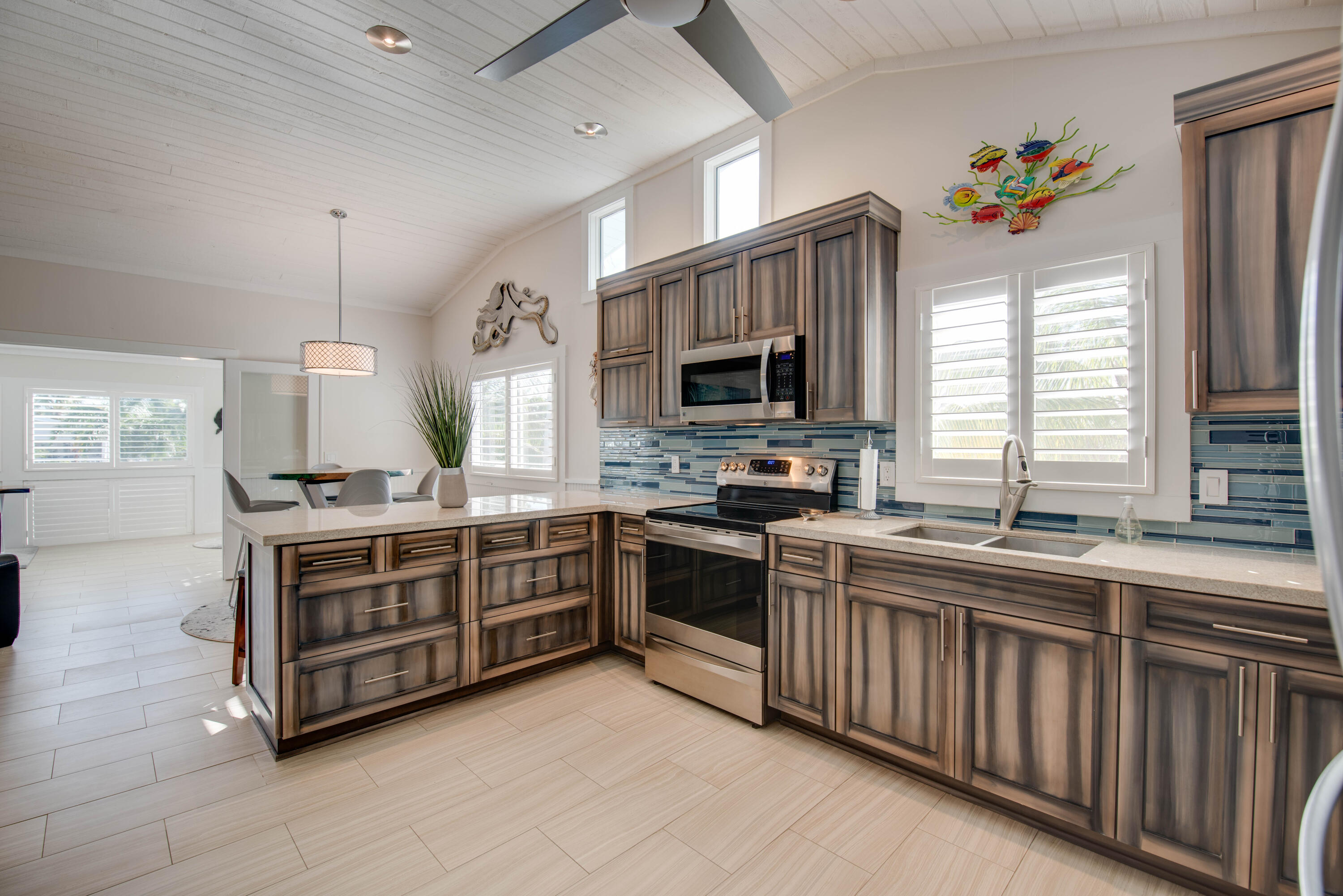 375 Pirates Road Summerland Key, FL 33042 - Photo 5 of 30 Lots of Room for Entertaining