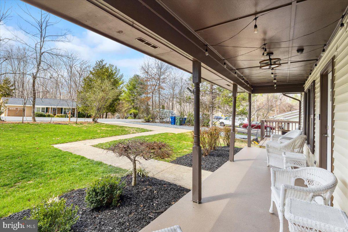 125 Choptank Road Stafford, VA 22556 - Photo 2 of 65 Lovely Front Porch!