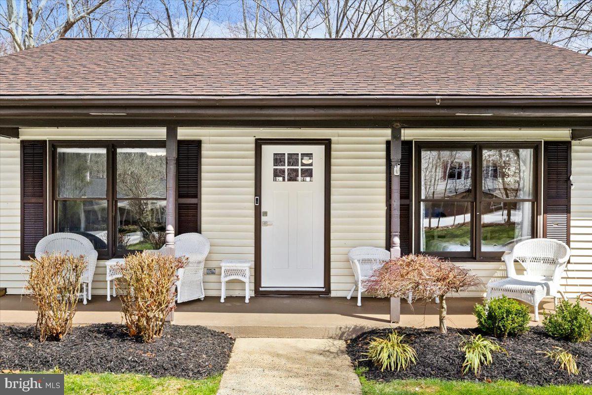 125 Choptank Road Stafford, VA 22556 - Photo 3 of 65 Beautiful New Shaker Door and Hardware!