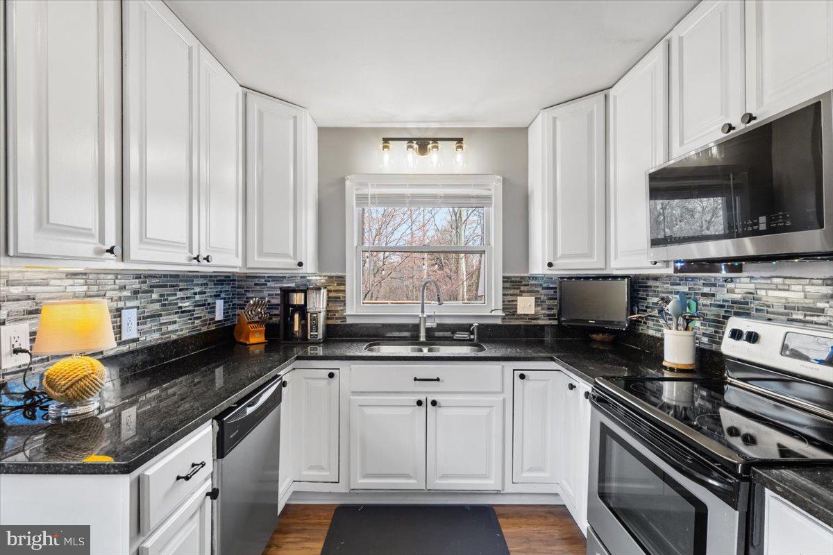 125 Choptank Road Stafford, VA 22556 - Photo 9 of 65 Granite Counters/Tile Backsplash!