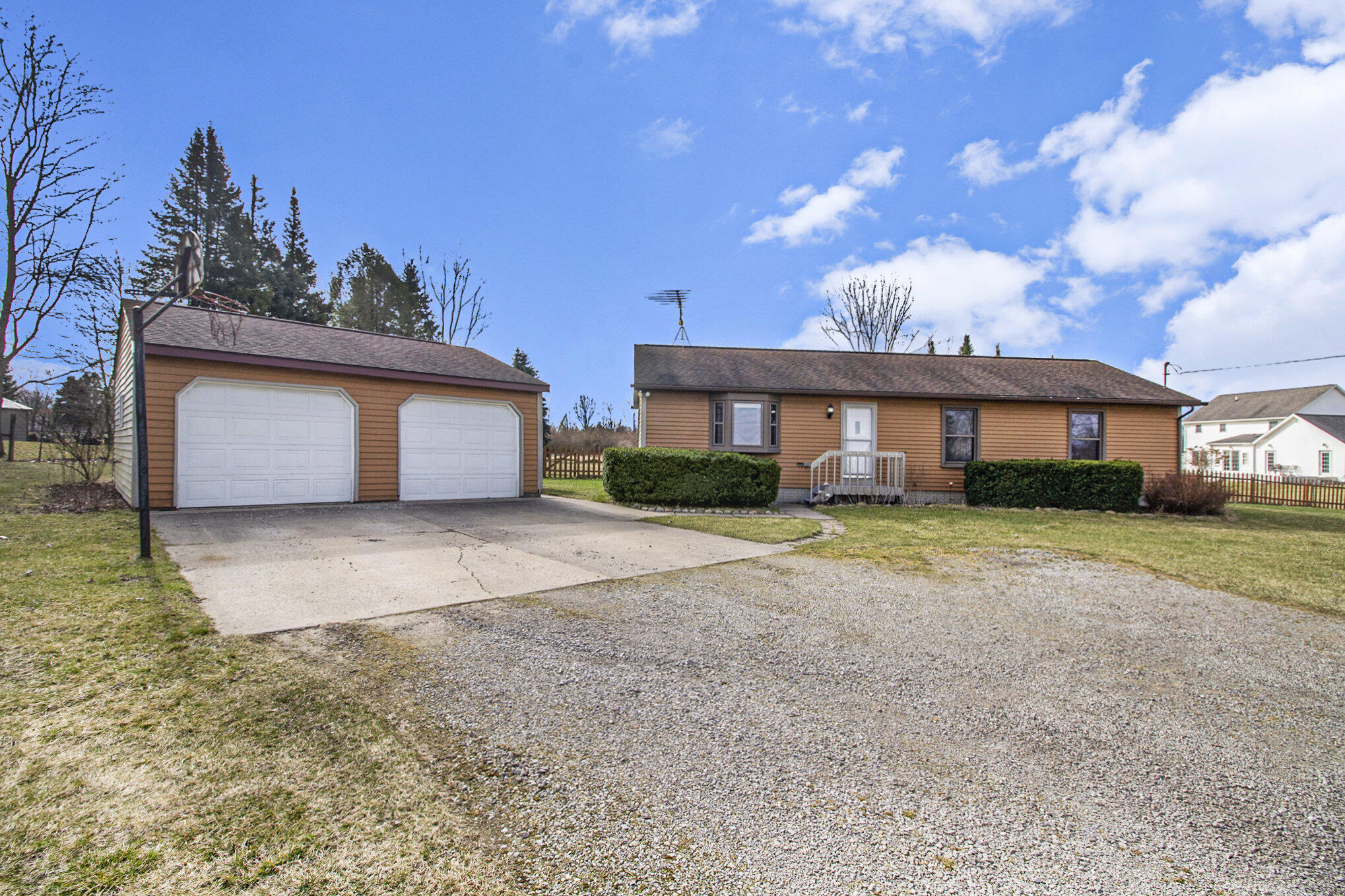 751 Chase Lake Road Howell, MI 48855 - Photo 4 of 23 004_img_8777