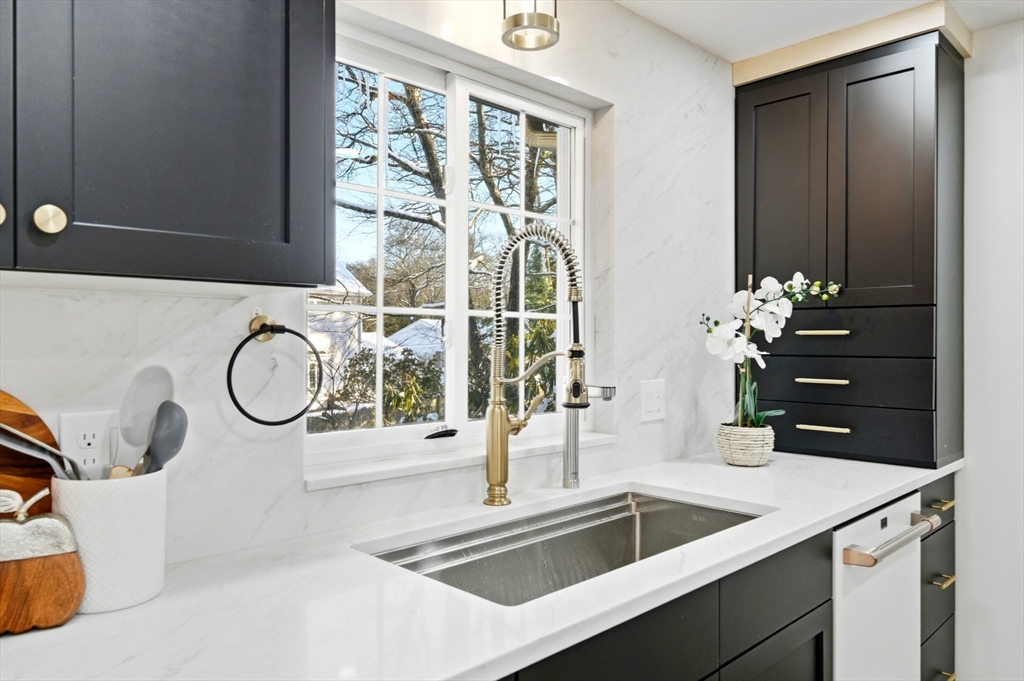 8 Phinney Road Lexington, MA 02421 - Photo 10 of 36