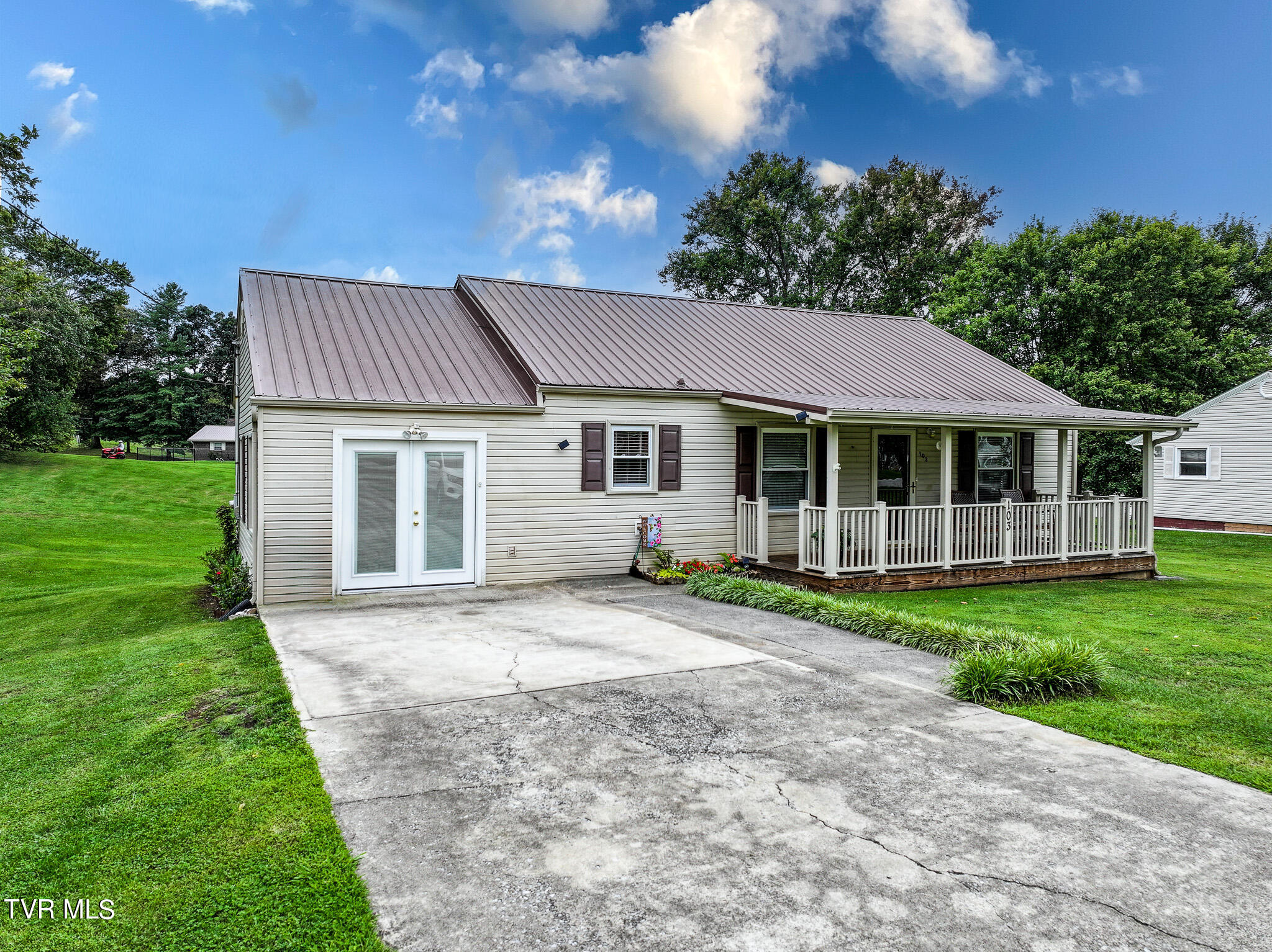 103 Reed Avenue Greeneville, TN 37743 - Photo 3 of 21 Reed 3