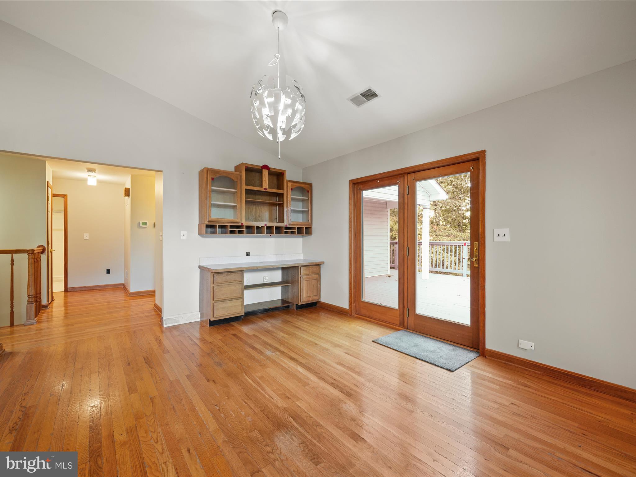 102 Divot Place Cross Junction, VA 22625 - Photo 22 of 86 Dining area w/ built-in desk & shelves