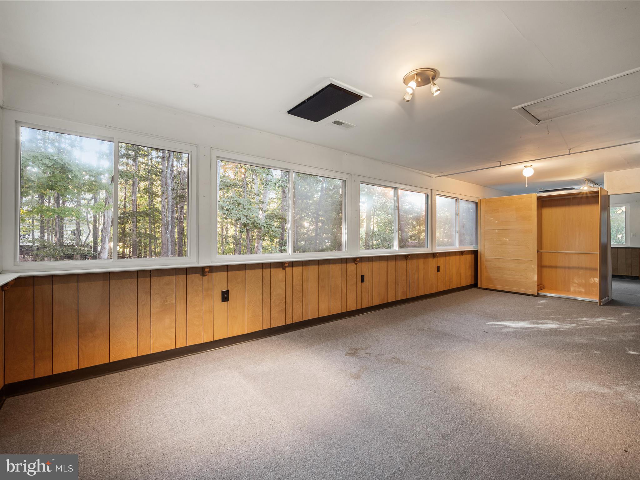 102 Divot Place Cross Junction, VA 22625 - Photo 23 of 86 Large sunroom