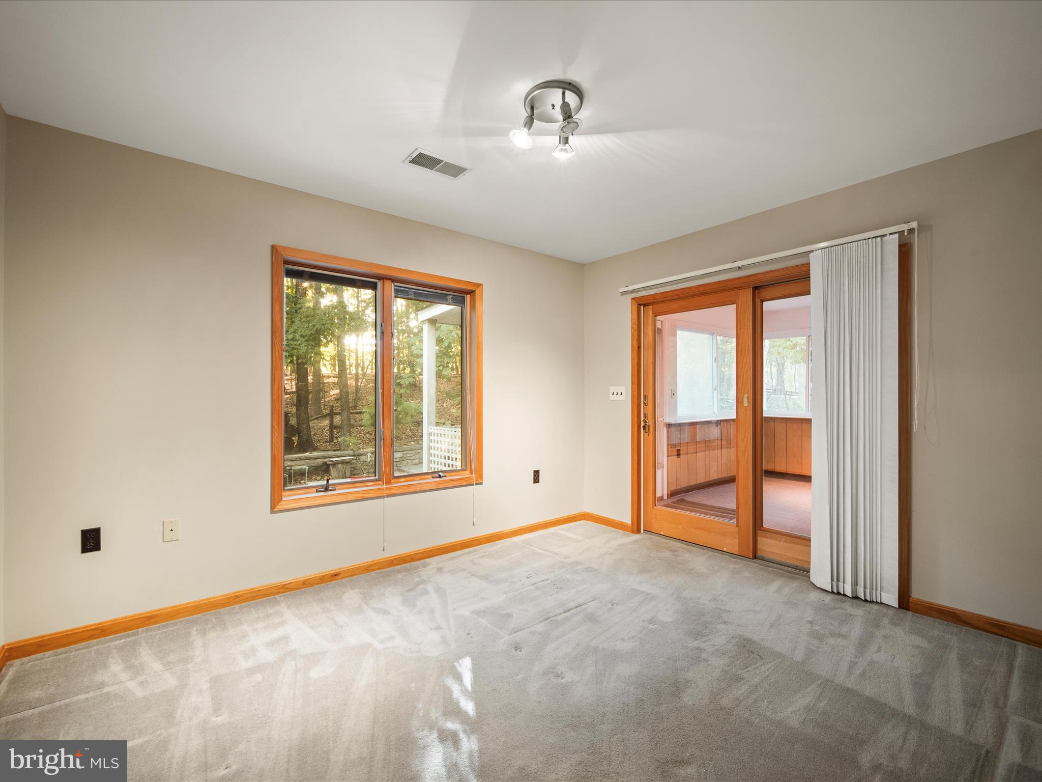 102 Divot Place Cross Junction, VA 22625 - Photo 31 of 86 Also has access to the sunroom
