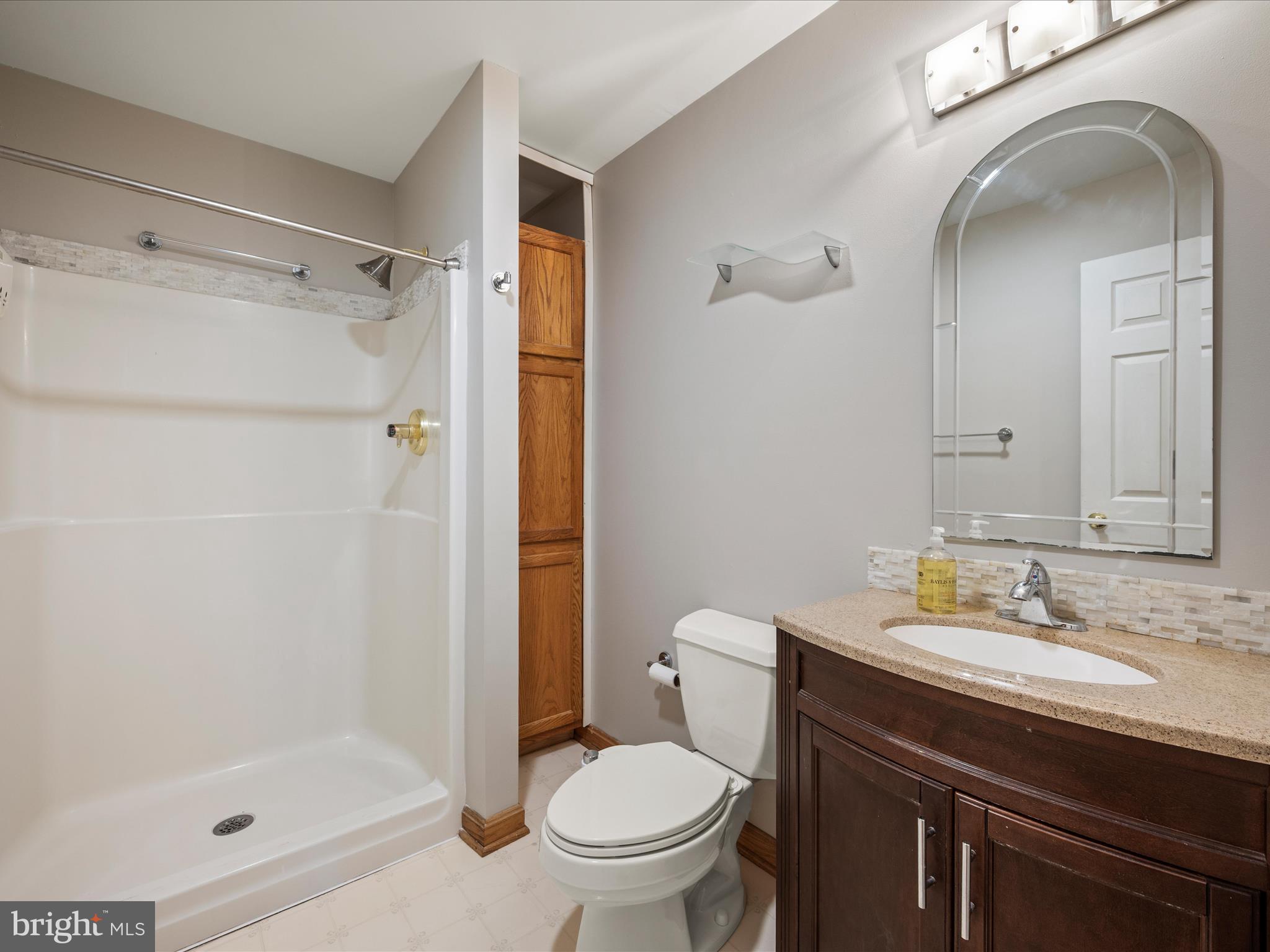 102 Divot Place Cross Junction, VA 22625 - Photo 32 of 86 Second full bath on the main level