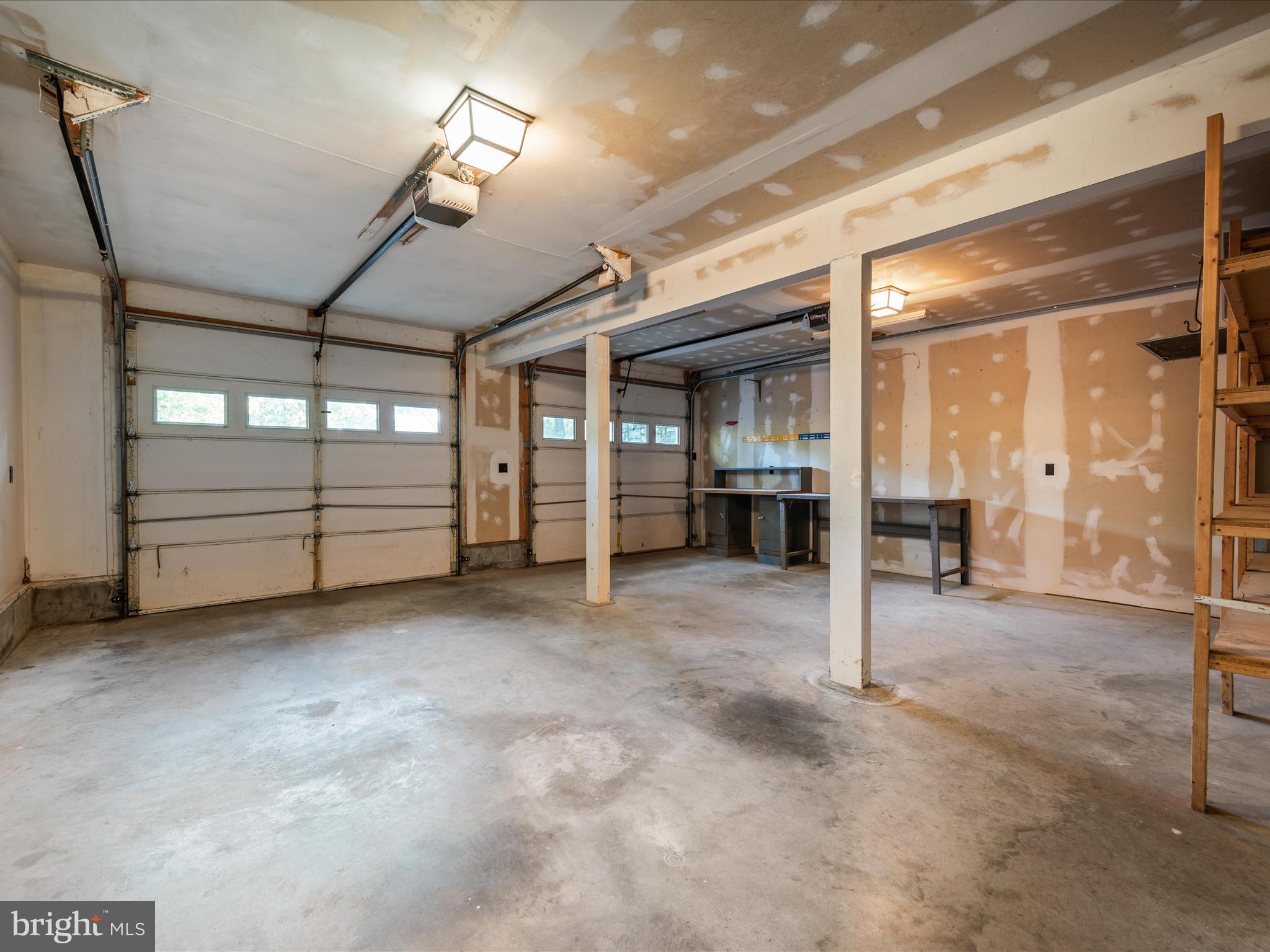 102 Divot Place Cross Junction, VA 22625 - Photo 47 of 86 Attached 2-car garage
