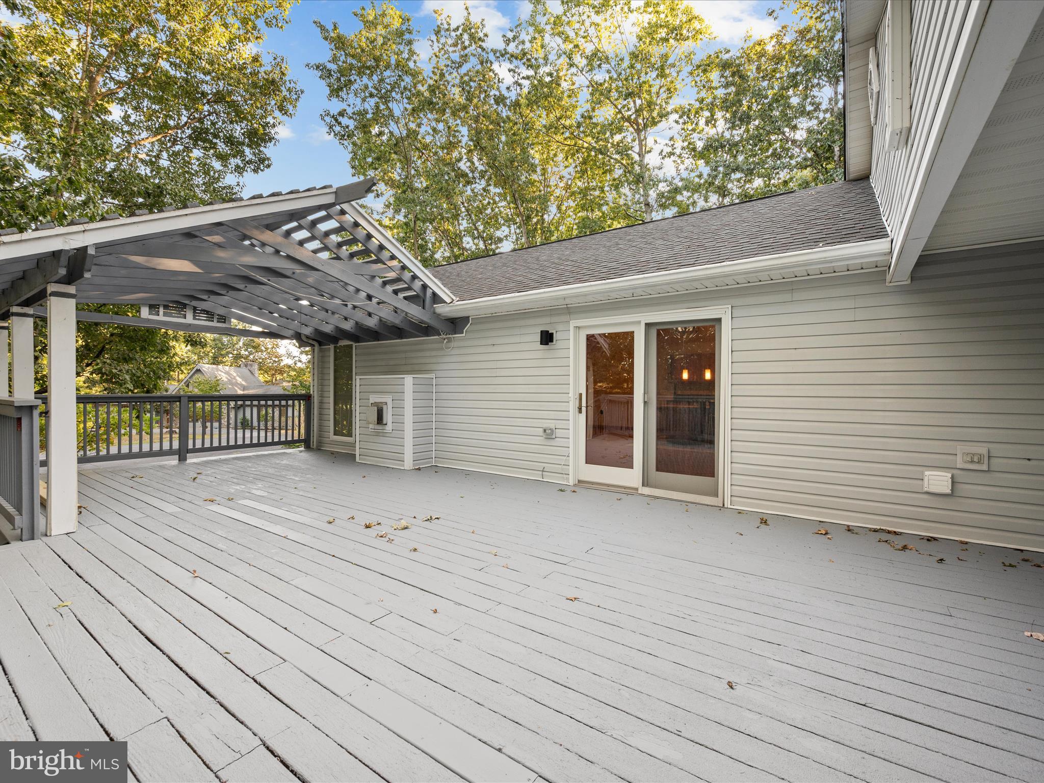 102 Divot Place Cross Junction, VA 22625 - Photo 49 of 86 Huge rear deck!