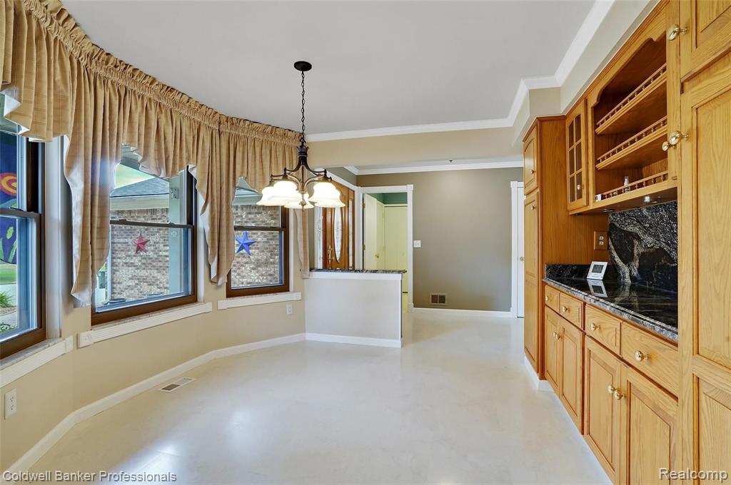 2118 Warrington Road Rochester Hills, MI 48307 - Photo 19 of 50