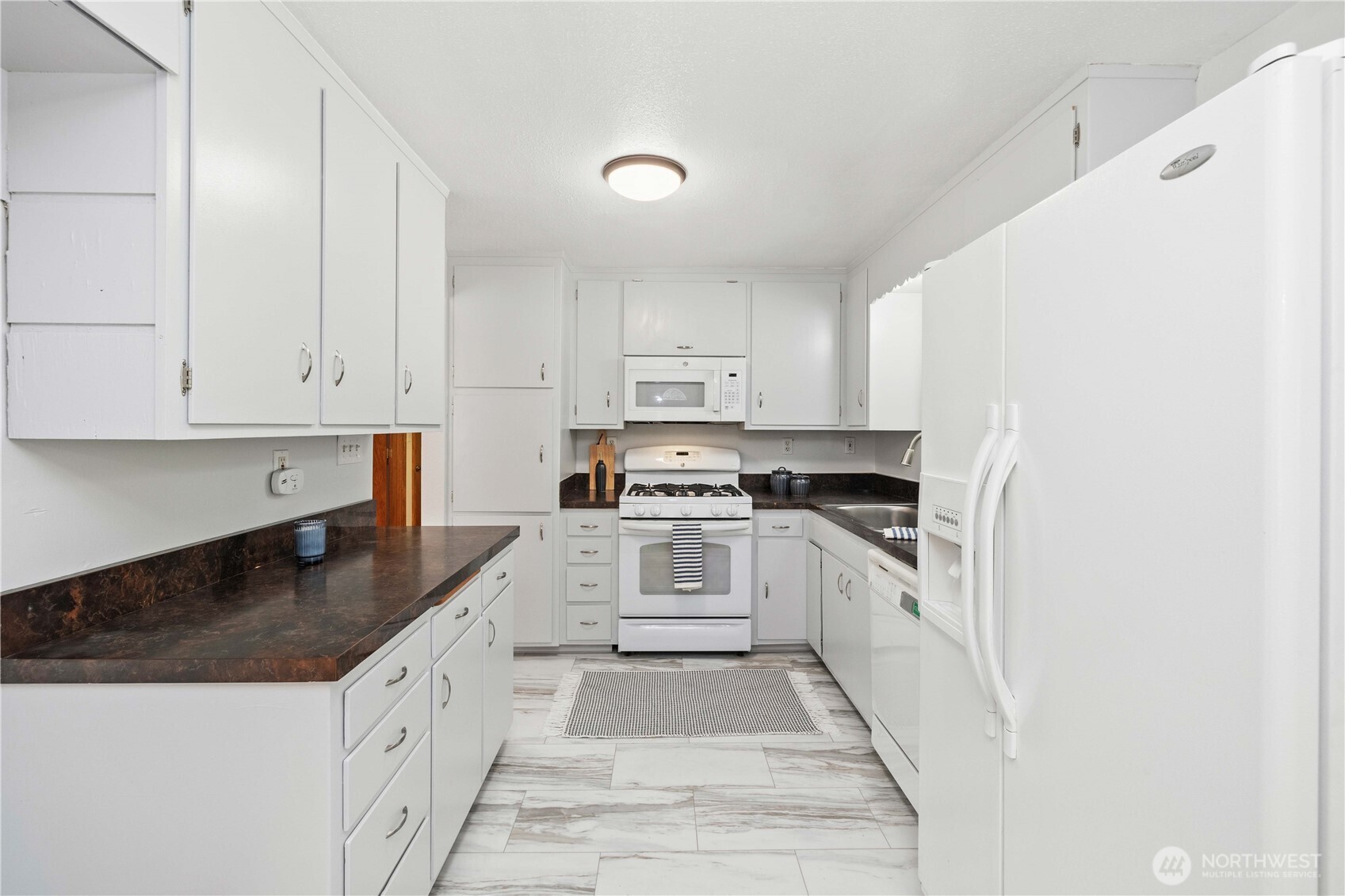 17023 113th Avenue Southeast Renton, WA 98055 - Photo 11 of 34