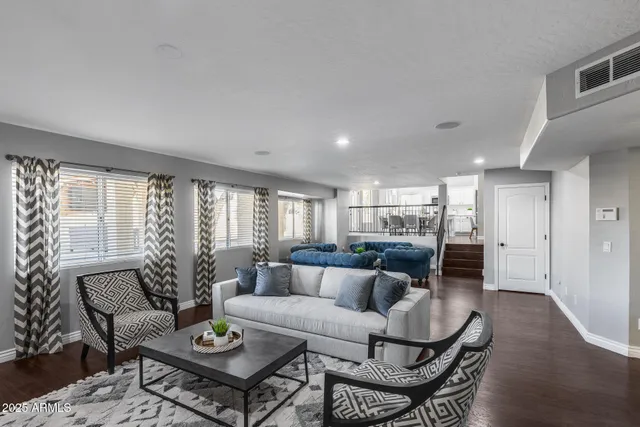 $699,900 | 7276 West Oraibi Drive, Glendale, AZ 85308